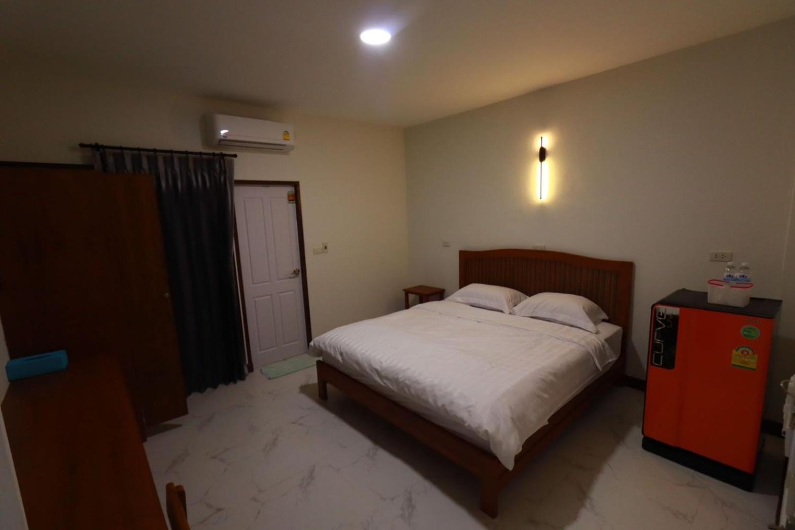 Bk Hotel Mae Sariang Exterior foto