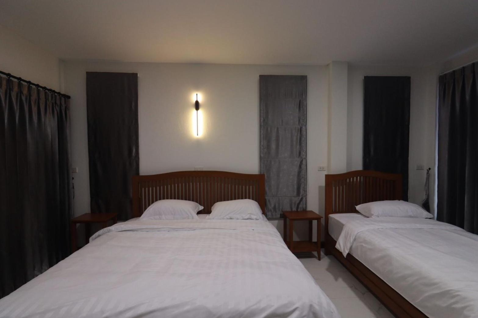 Bk Hotel Mae Sariang Exterior foto