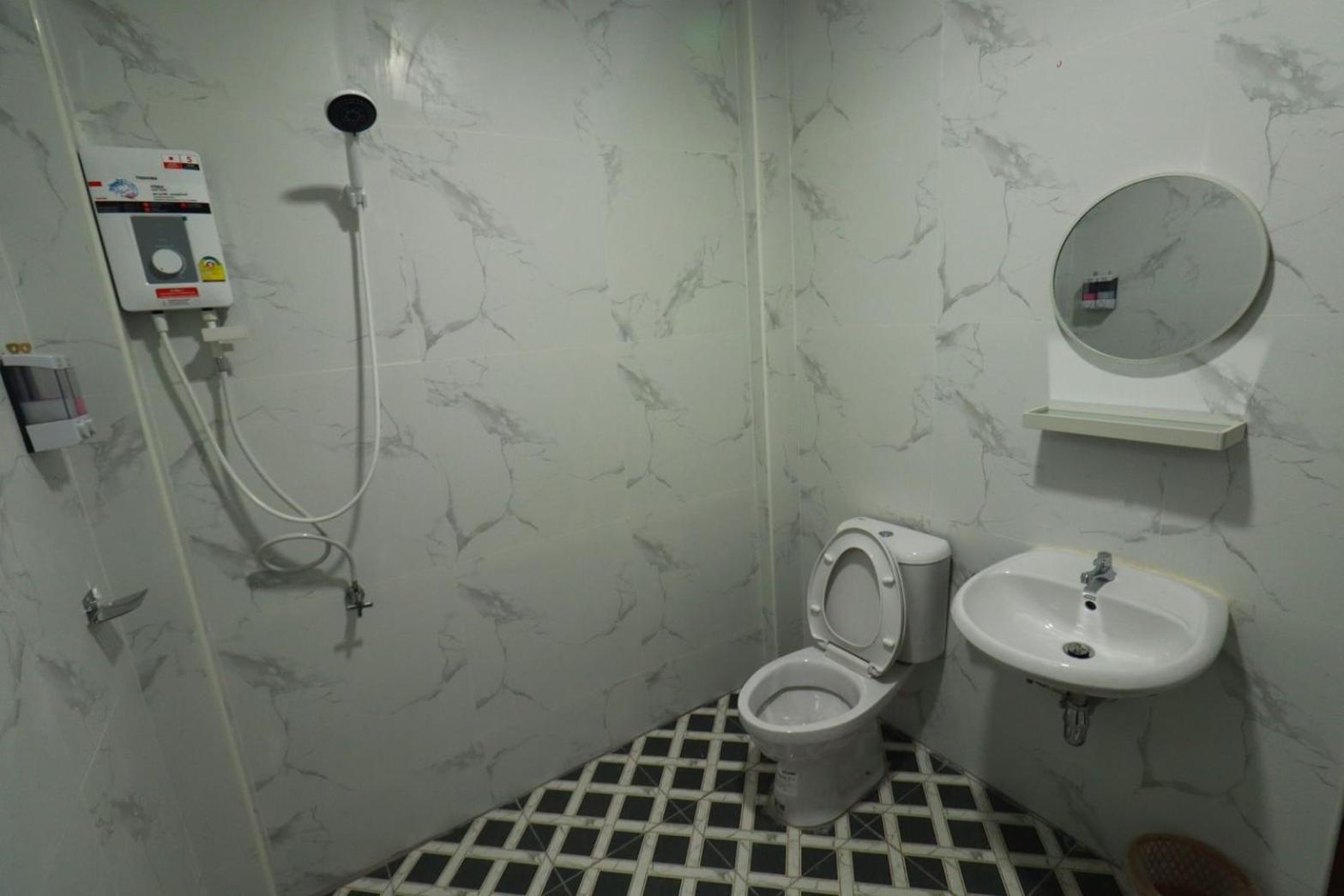Bk Hotel Mae Sariang Exterior foto