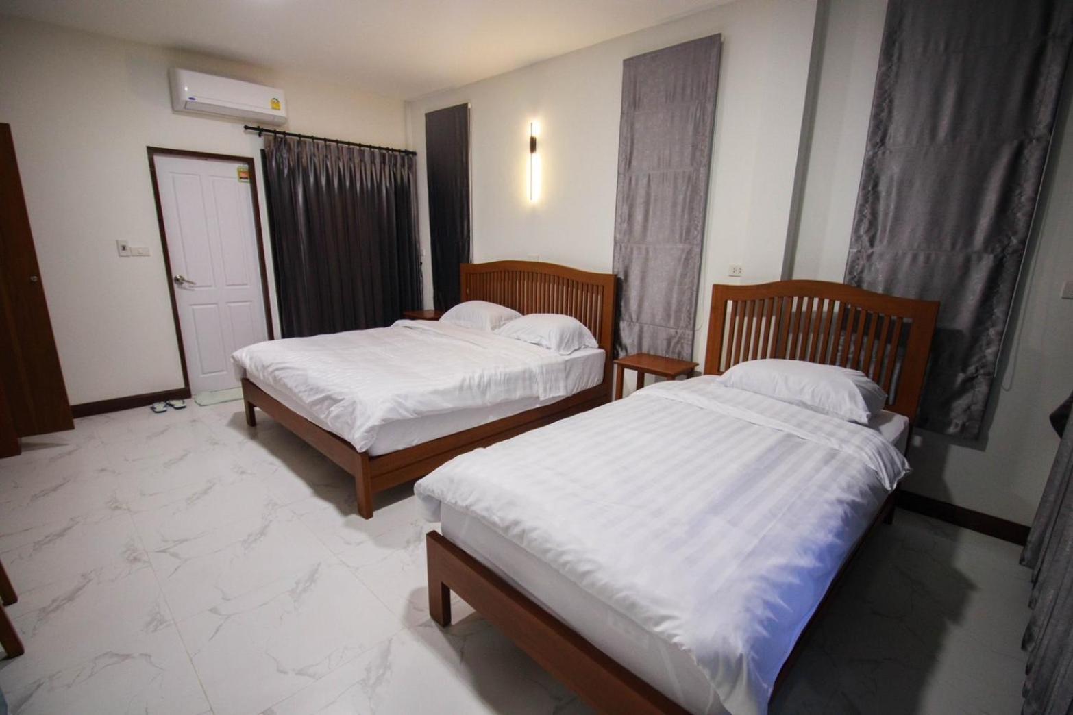 Bk Hotel Mae Sariang Exterior foto