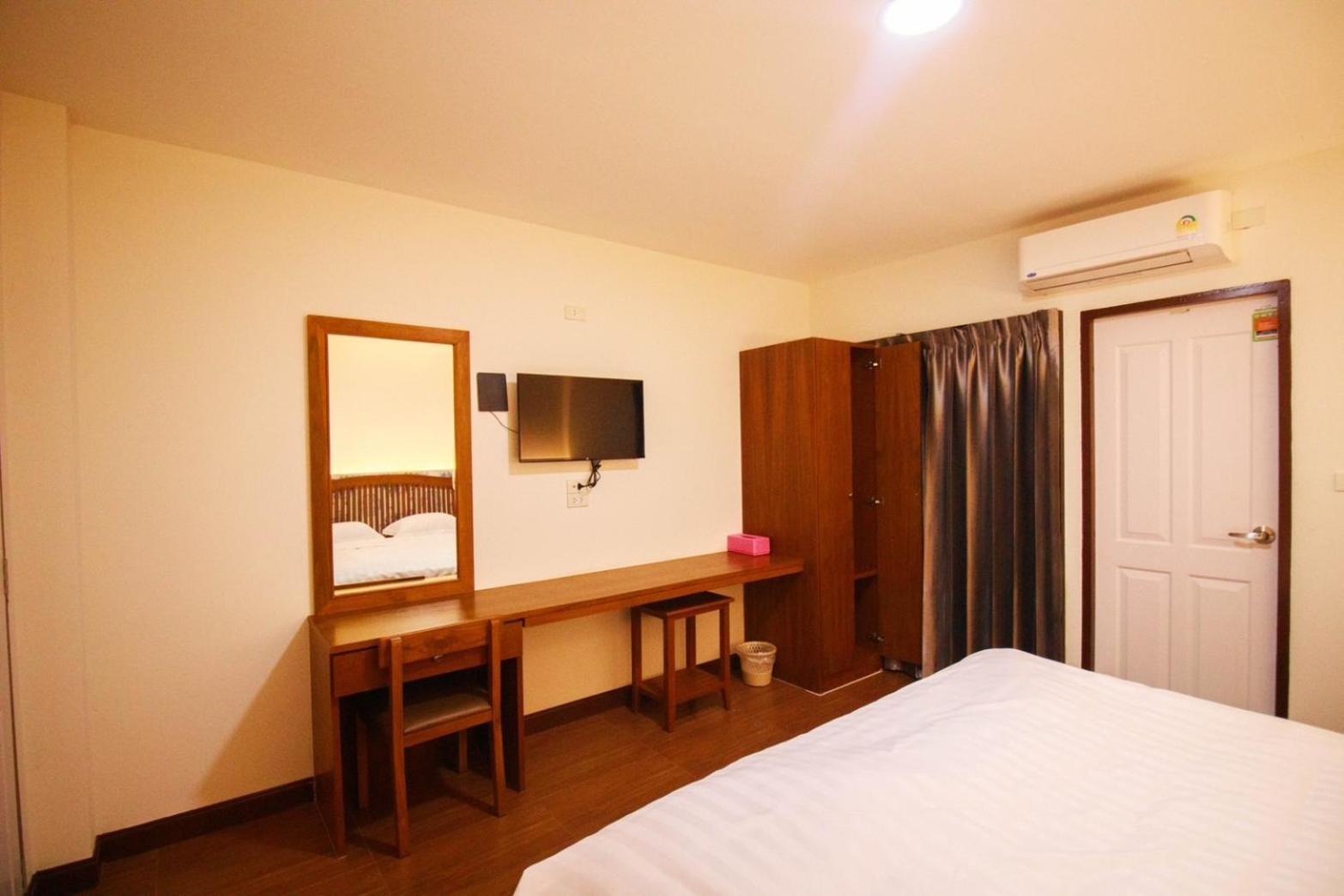 Bk Hotel Mae Sariang Exterior foto